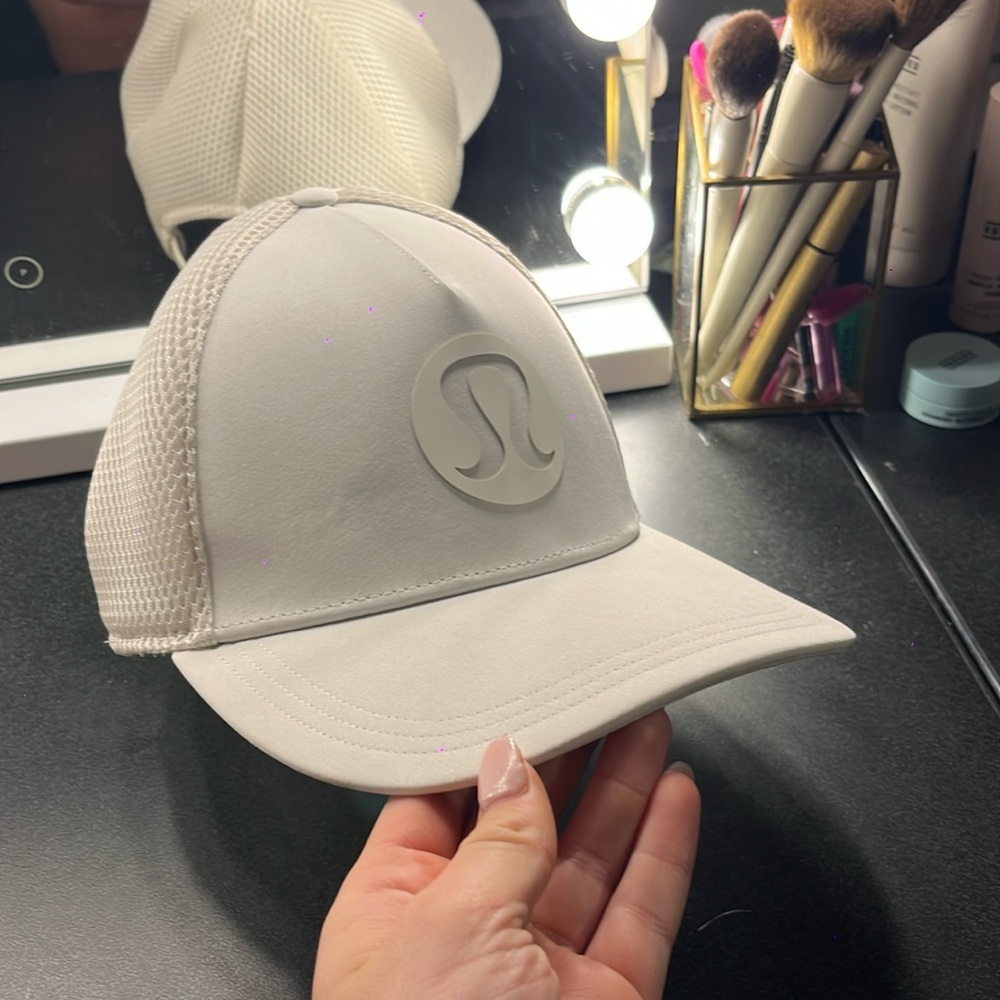 Lululemon trucker hat